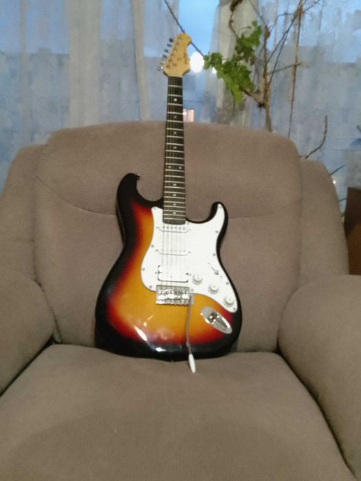 Продавам Електрическа Китара и Джаз Китара