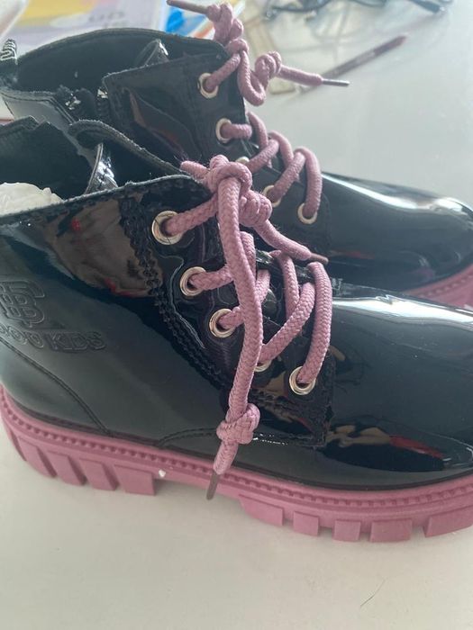 Продам абсолютно  новые ботинки  для девочки