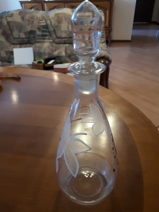 Графин с крышкой