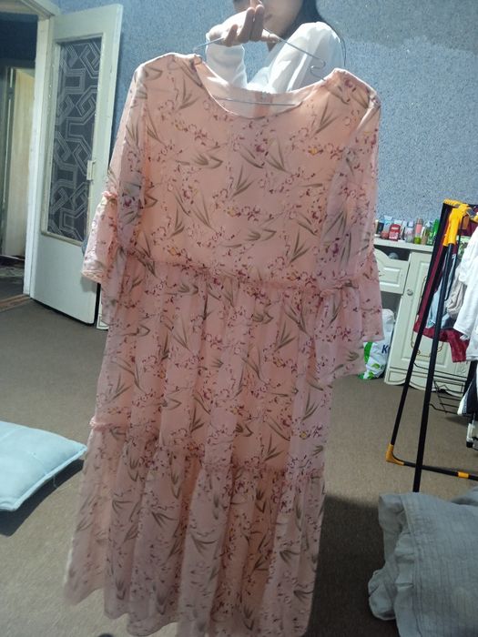 "Turli xil kiyimlar sotiladi - yangi va ishlatilgan, arzon narxlarda!"