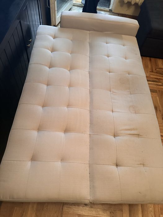 Малък диван ставащ на легло