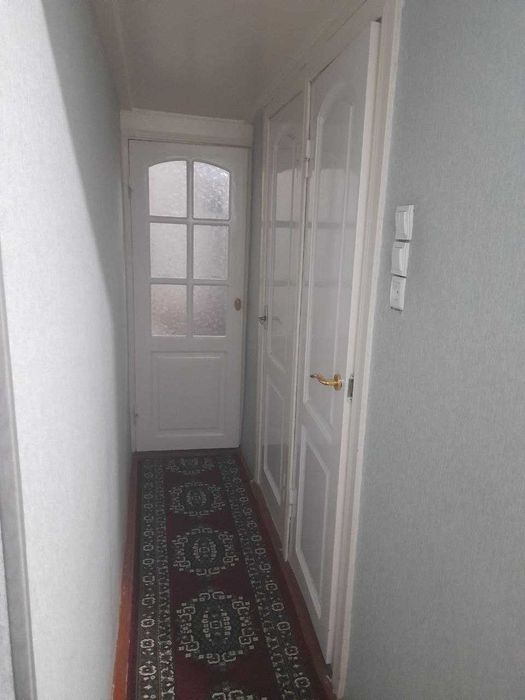 Навоий 3-хоналик 3-этаждан уй сотилади. 5 этажлик уй И,Каримов -107