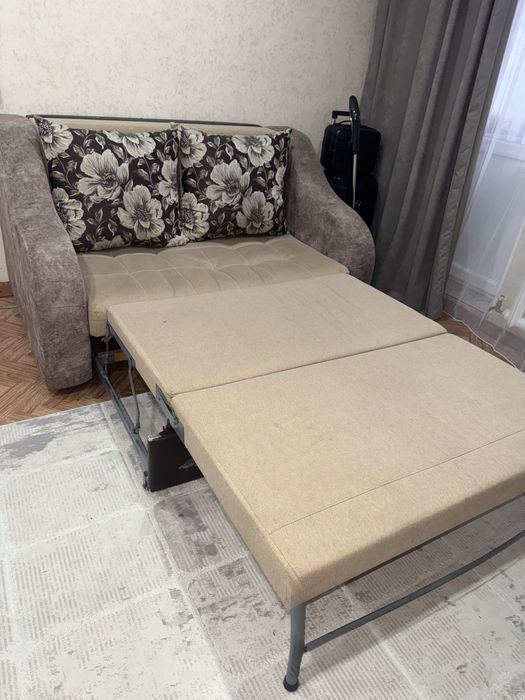 Срочно продам диван-трансформер.