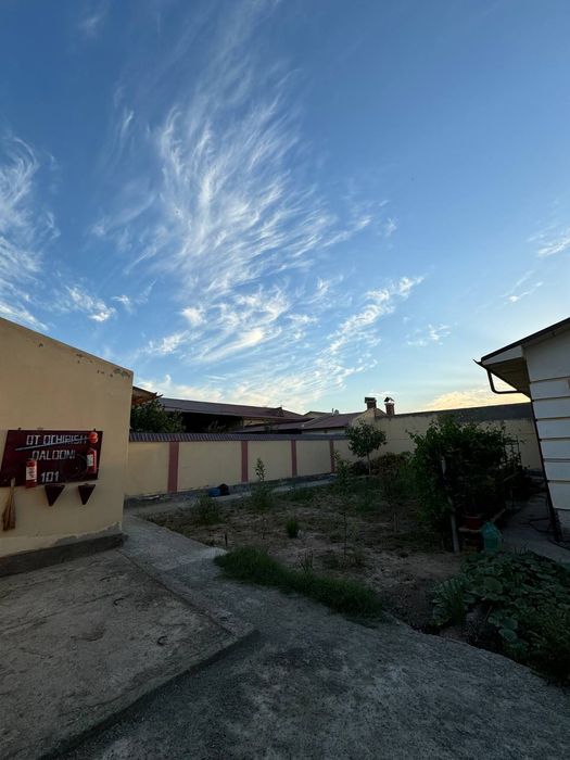 Урганч шахрида 600 м.кв намунали ховли жой сотилади.