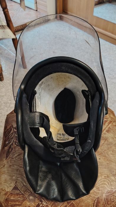 Каска със защита на врата