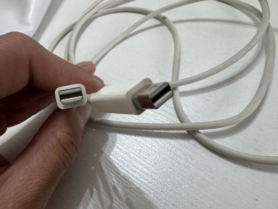 Продам оригинальный кабель Apple Thunderbolt 2