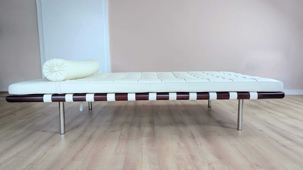 Canapea stil Barcelona Day Bed de Mies van der Rohe pentru Knoll