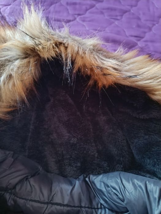 Дамско зимно яке със качулка със пух