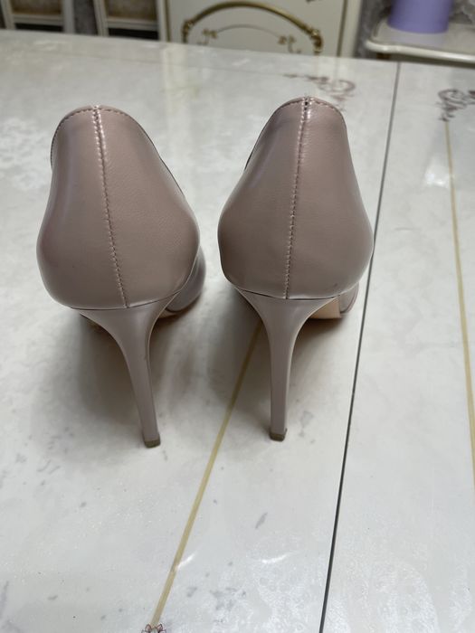 Продам женские туфли