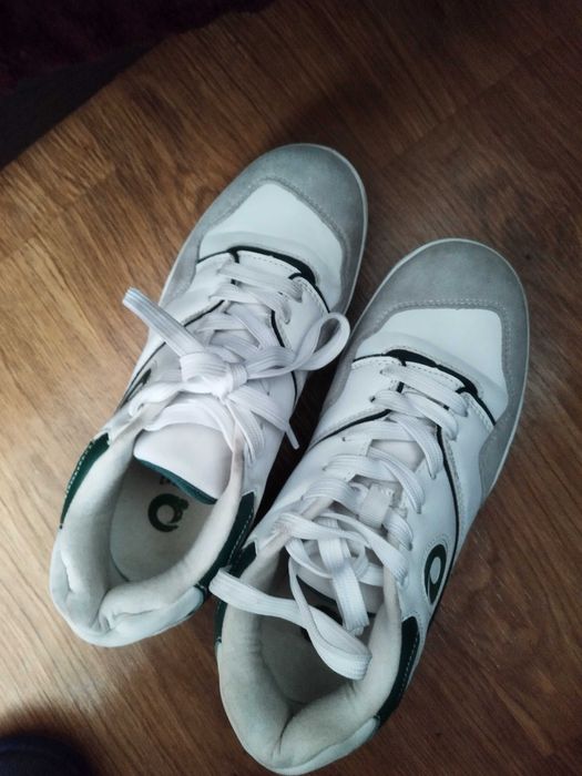 Продаю кроссовки