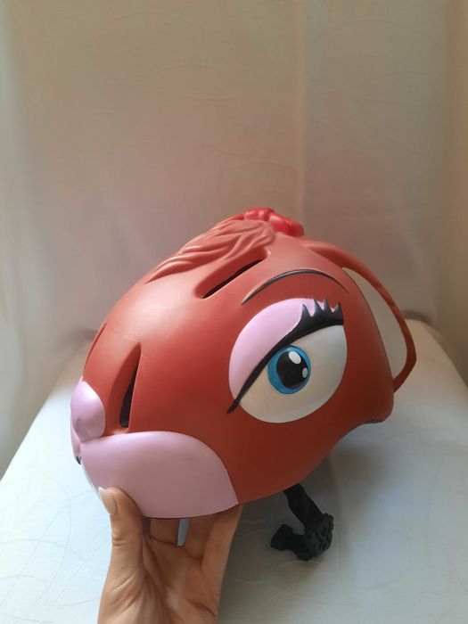 Розова каска за колело