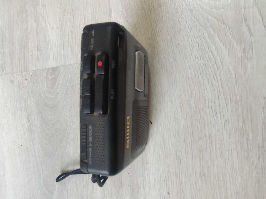 Продавам диктофон AIWA TP-VS520
