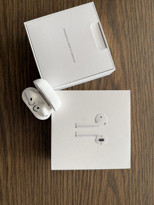 Apple AirPods (стандартен модел) – за части / ремонт