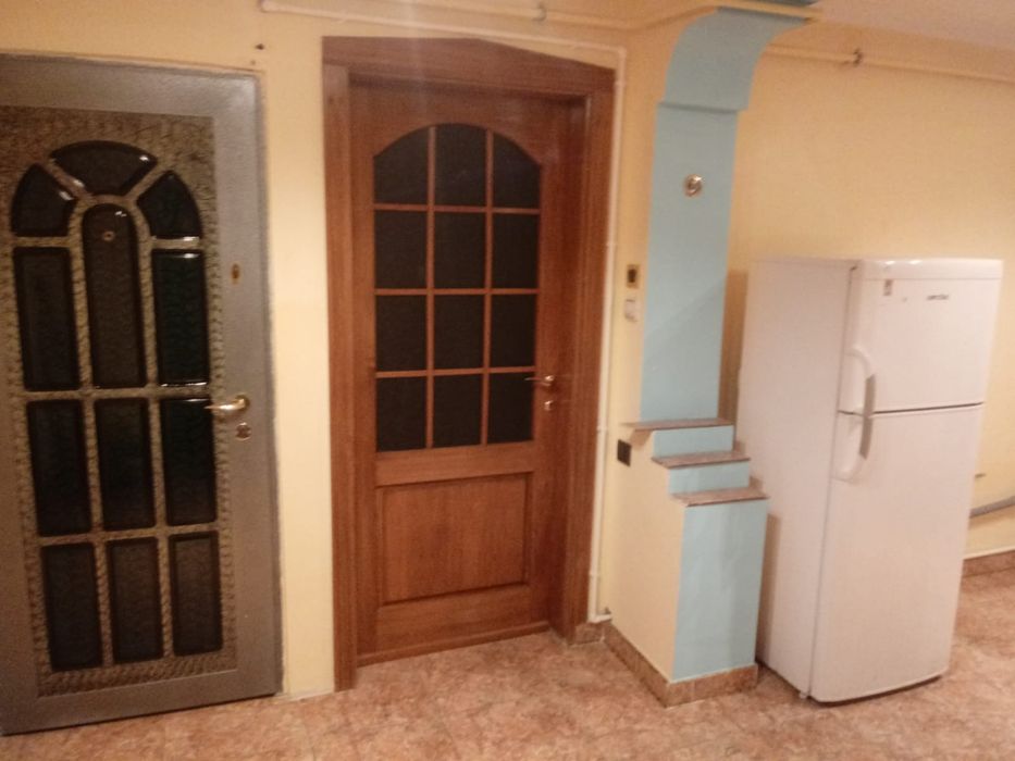 Închiriez apartament