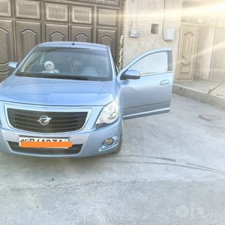 Автомобиль  сотилади