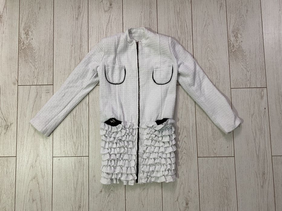 Palton alb cu model