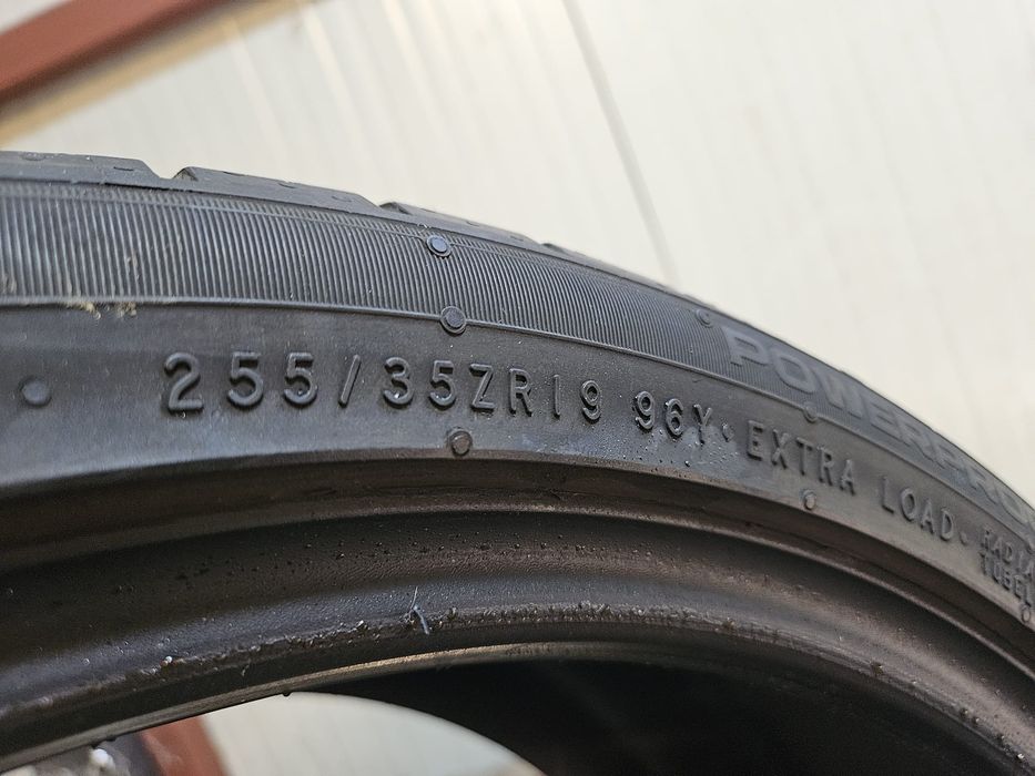 Cauciucuri 19. 225/40/19 și 255/35/19