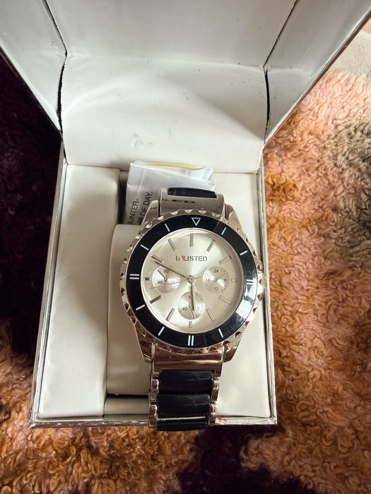 Продается женские часы