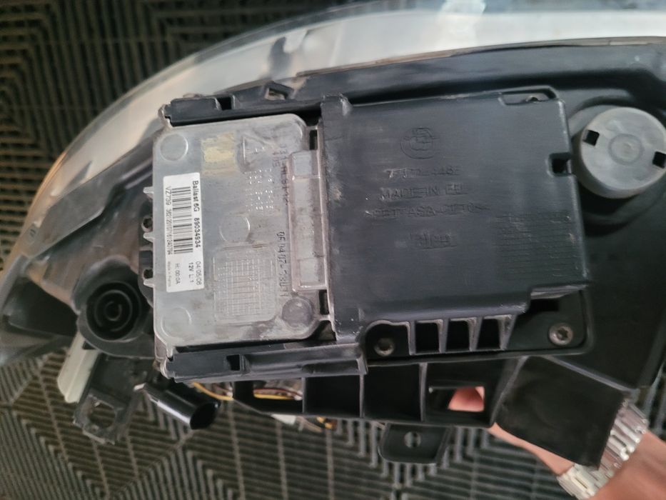 Far xenon stânga Valeo  bmw seria 1 e87