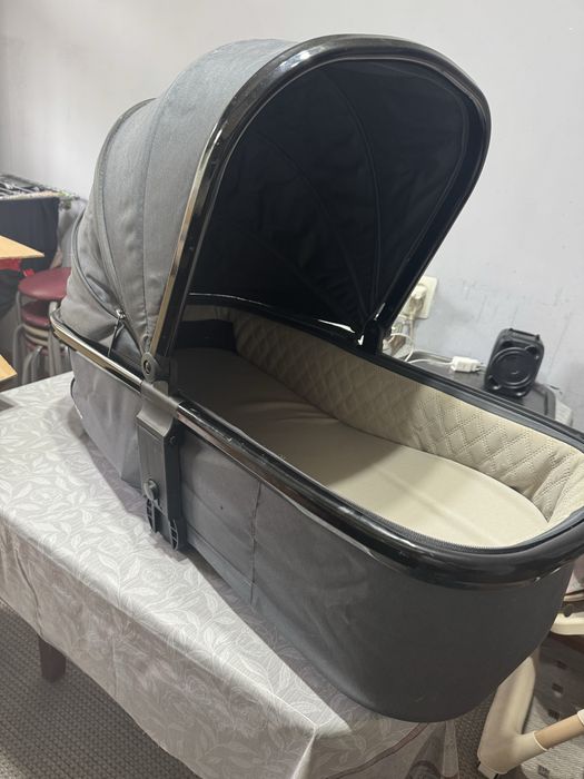 продается универсальная коляска kidilo