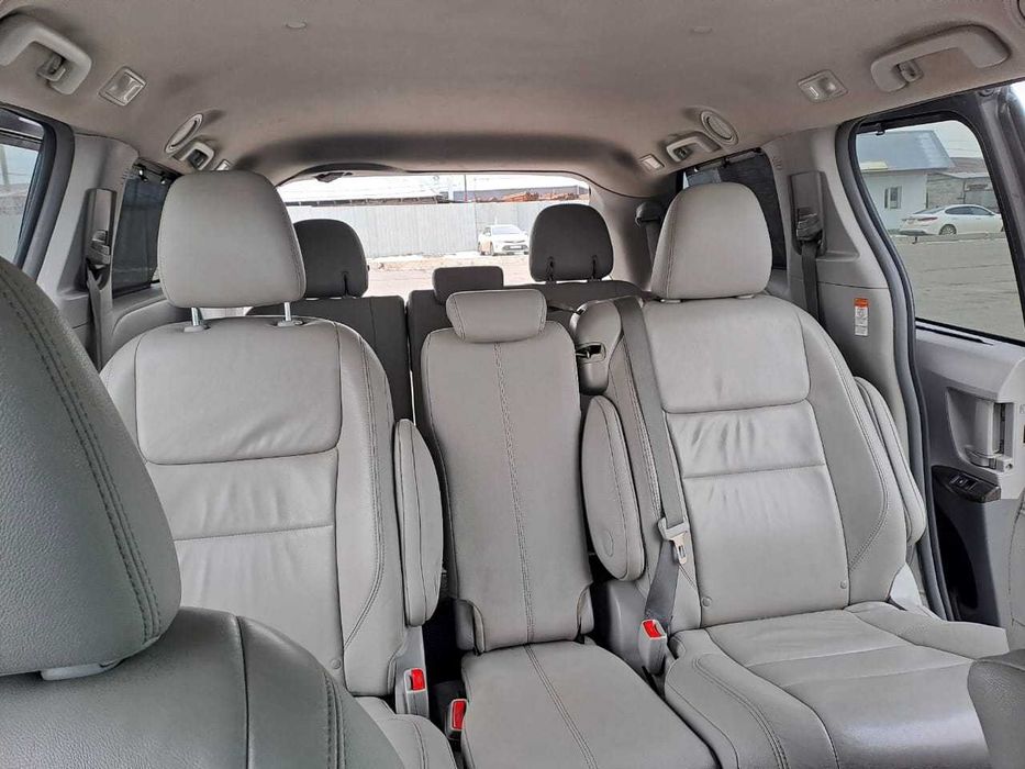 Продам машину -Toyota Sienna