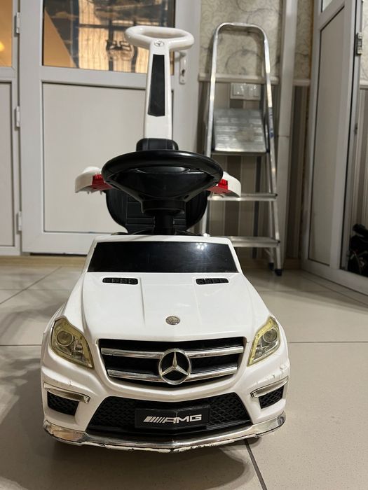 Продам толокар в виде автомобиля Мерседес