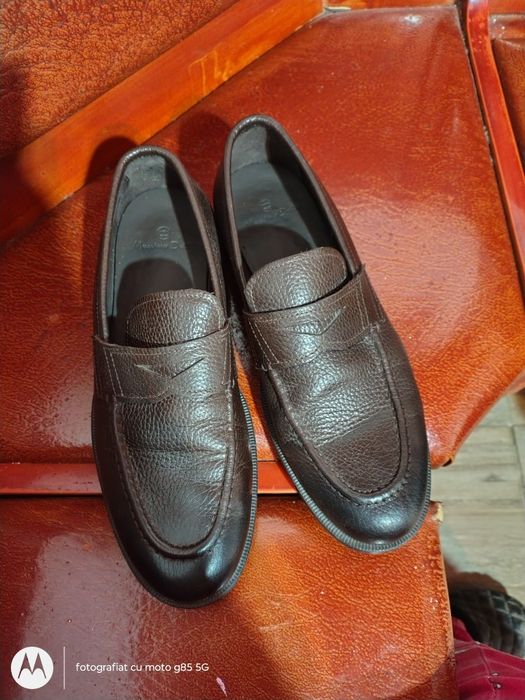 Vând 2 perechii de papuci