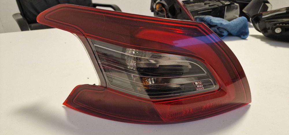 Lampa Stop Stanga Peugeot 308 2015-2019 cod 9823728680
