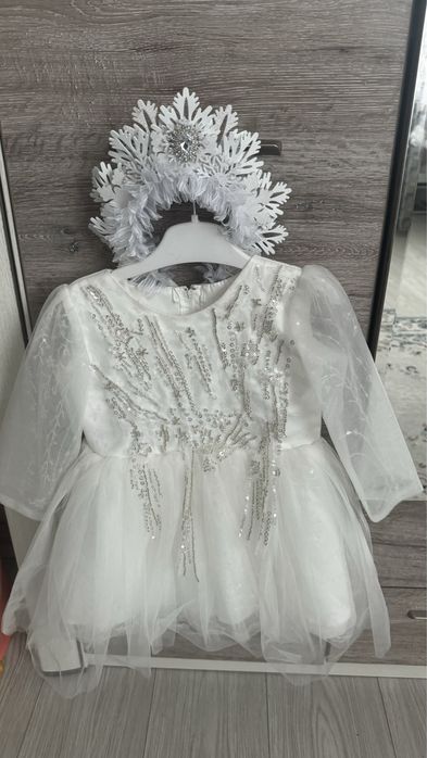 Платьяс короной для девочки  2-4 лет на прокат