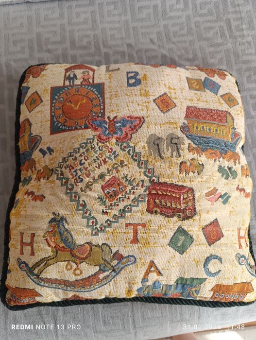 Декоративная подушка