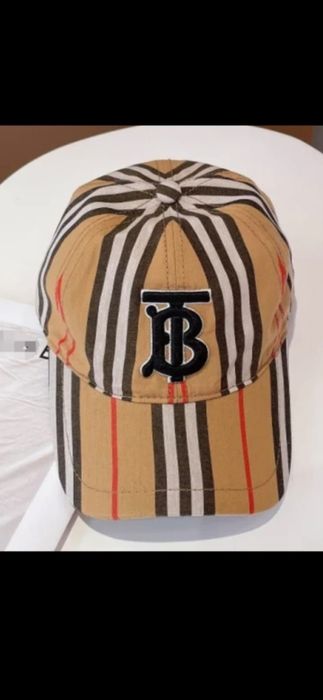 Șapcă Burberry, model 2026, 8 modele, preț fix