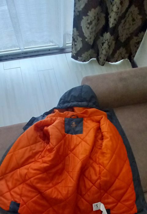 Продается демисизонная куртка.