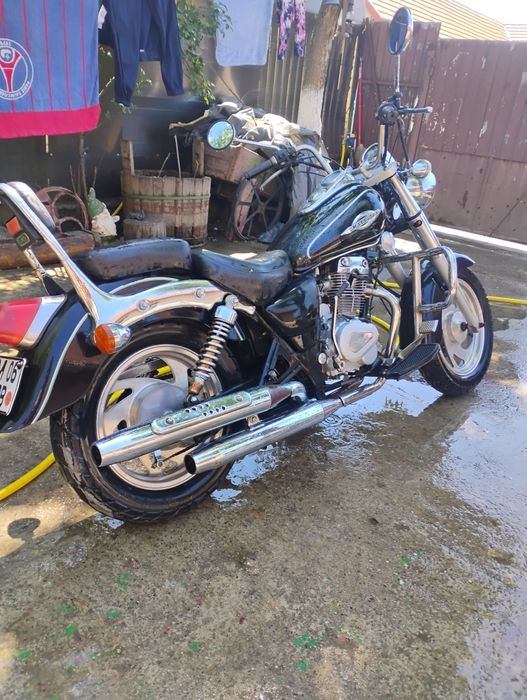 Vând motocicleta Jin lun de 150 cv