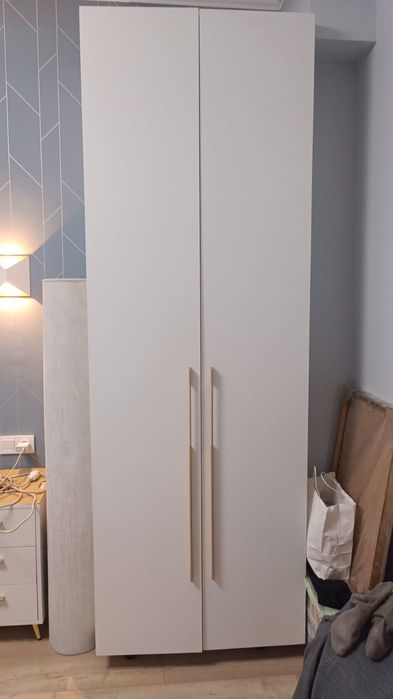 Срочно продам шкаф. мкр.Саялы( рядом с авто Цон)