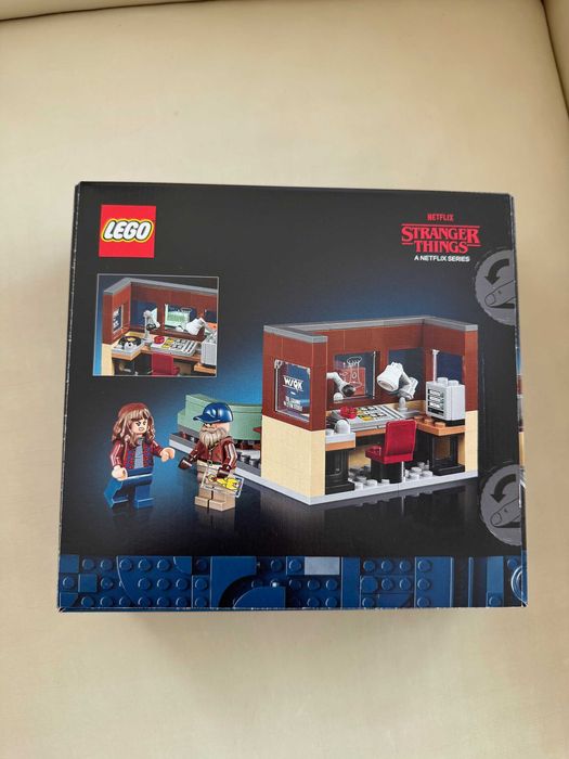 Lego 40891 Stranger Things: WSQK Radio Station Limited Retired