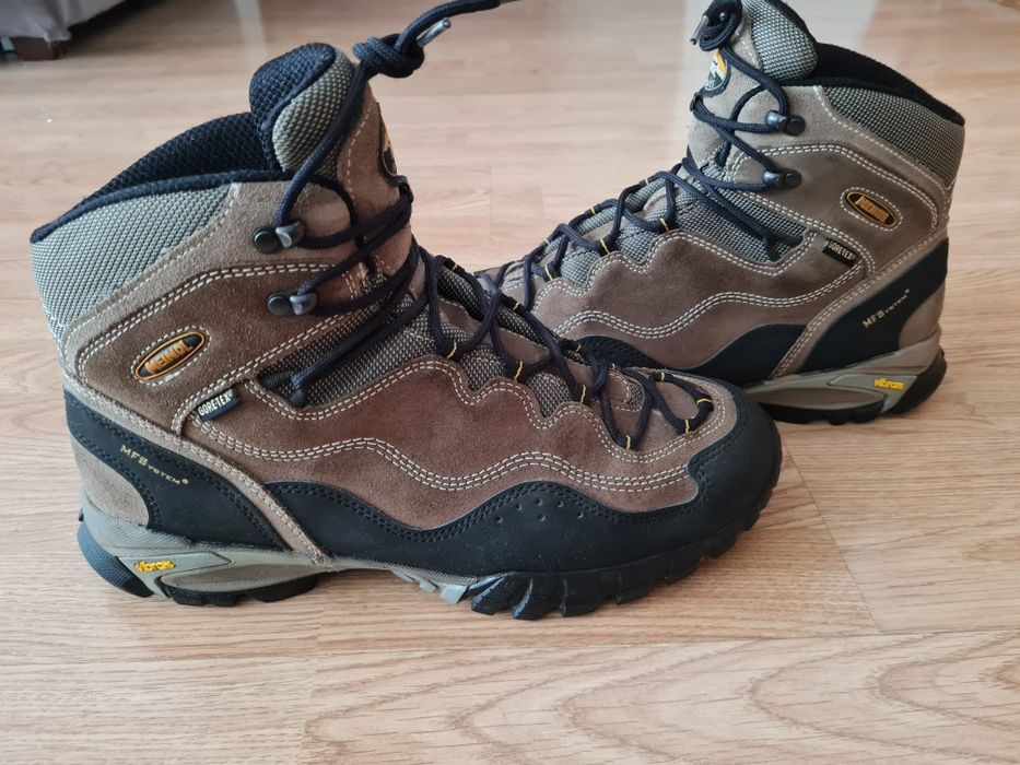 Bocanci drumetie Meindl goretex 45