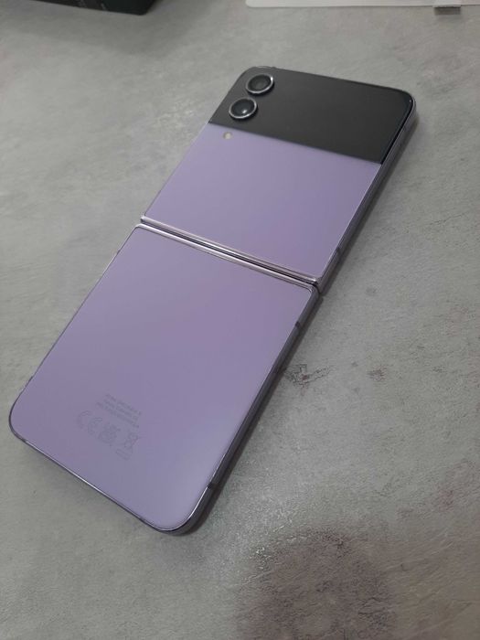 Samsung Z Flip4 5G 256GB 8GB RAM