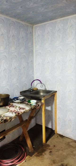 Тўрт хонали уйнинг 2 хонаси оилалиларга ижарага берилади. 2 млн сўм.