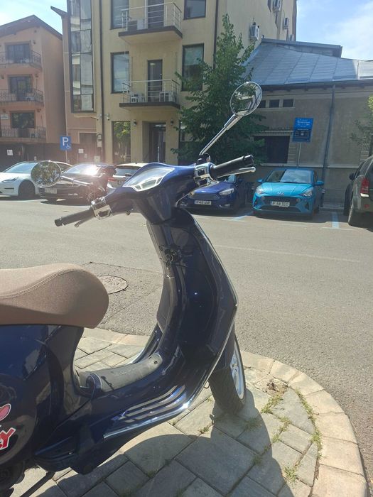 Scuter Piaggio Vespa Primavera 50cm3 1000 km aproape NOU