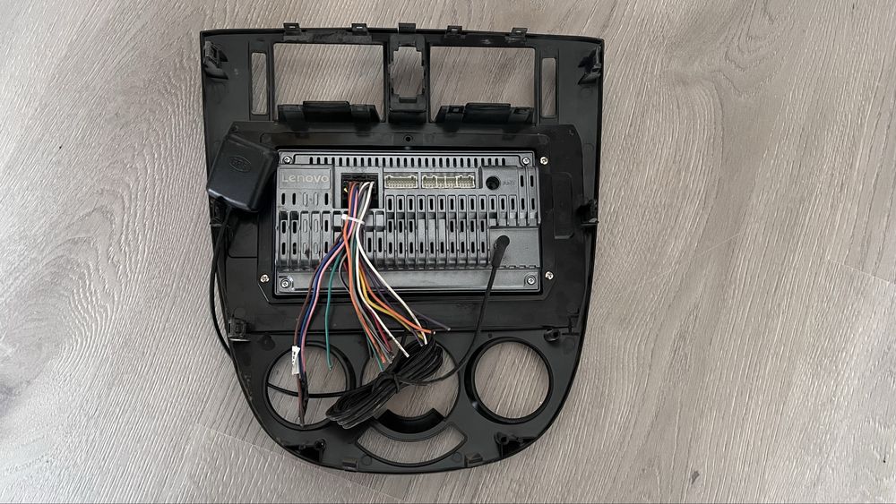 Monitor Jentraniki lenovo ramkasi bilan