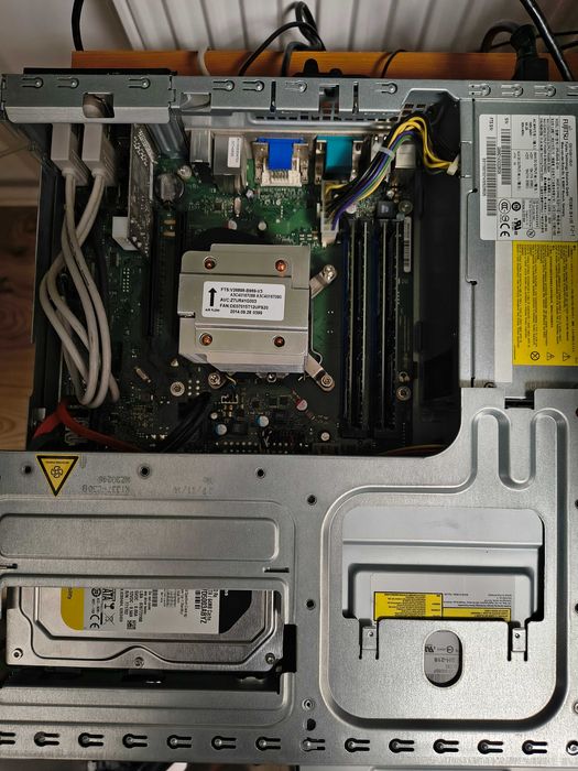 Sistem de calcul I5 FUJITSU + monitor ACER