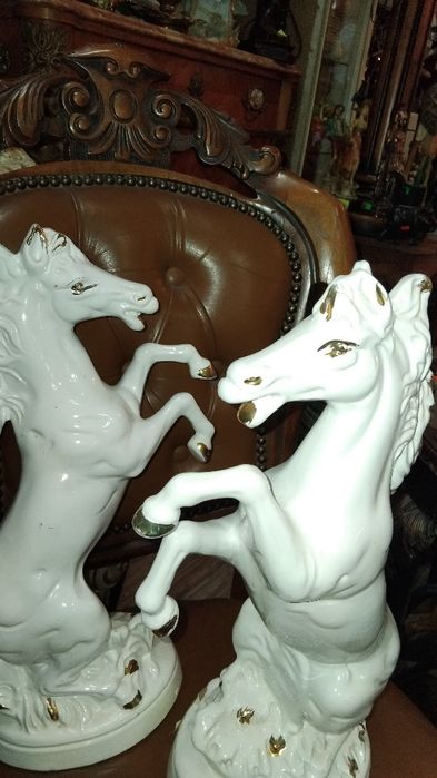 Порцеланови коне.