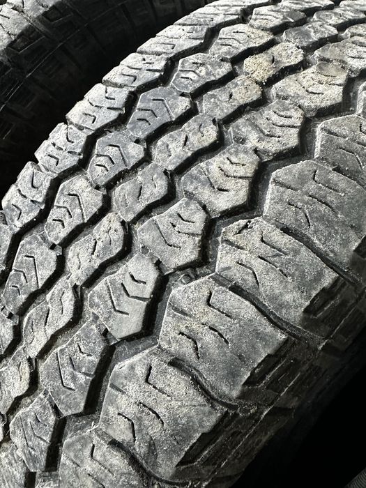 Продавам джипови гими 235 75 15