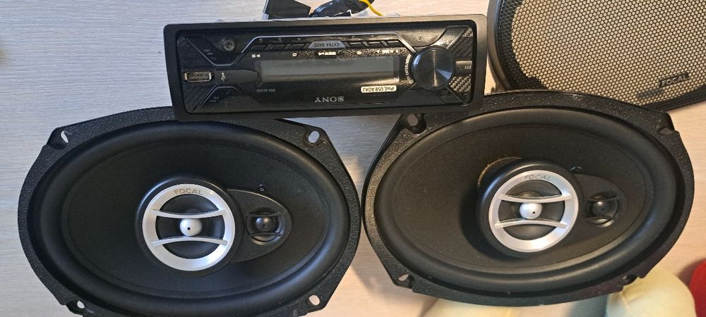 Boxe auto FOCAL impecabile