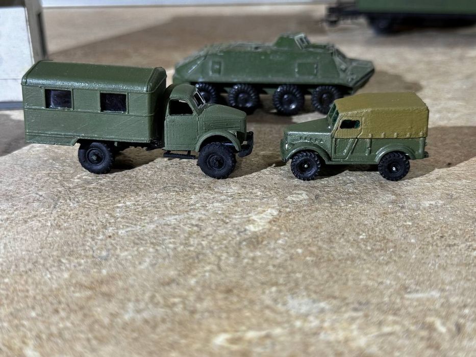 Военна техника НРБ в мащаб 1:87 HO танкове и газ-69