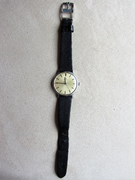 Стар часовник Omega