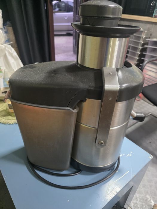 Професионална сокоизстисквачка за твърди плодове и зеленчуци Robot Coupe J 80 Ultra
