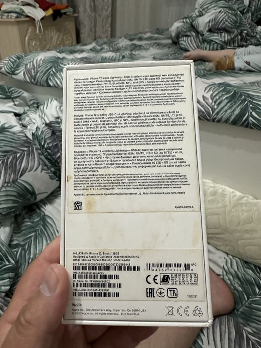 Продам Iphone 12 черный