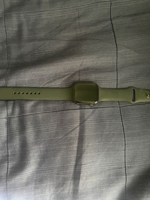 Продам часы Apple watch SE