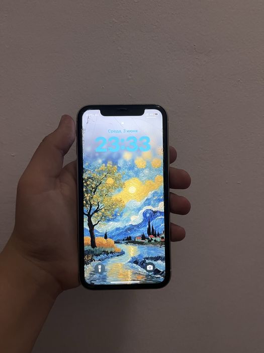 Продам Айфон 11